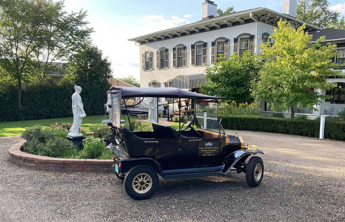 lake-geneva_wisconsin_maxell-mansion_mck-donovan