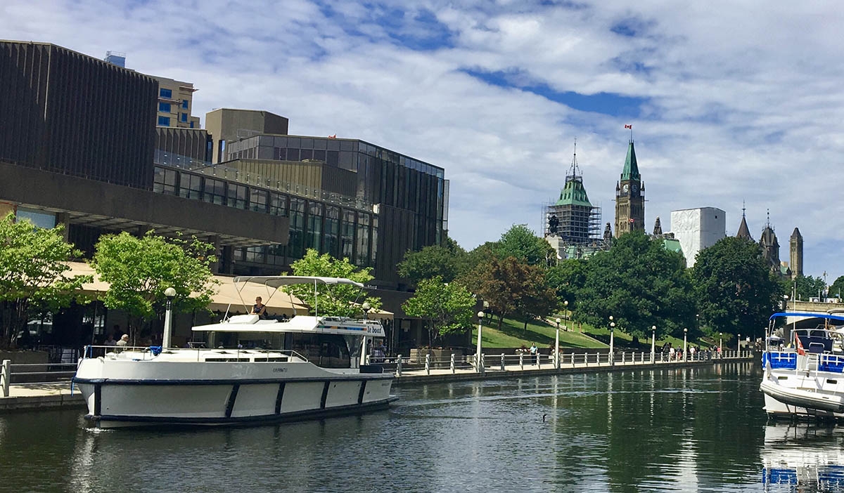 le-boat_downtown-ottawa