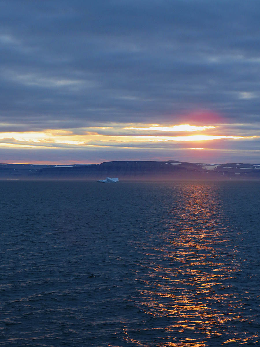 Adventure Canada_Midnight Sun in Nunavut, 1130pm