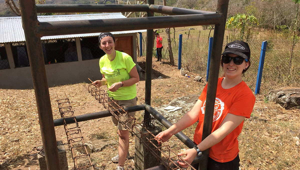 Lauren volunteering_via Facebook