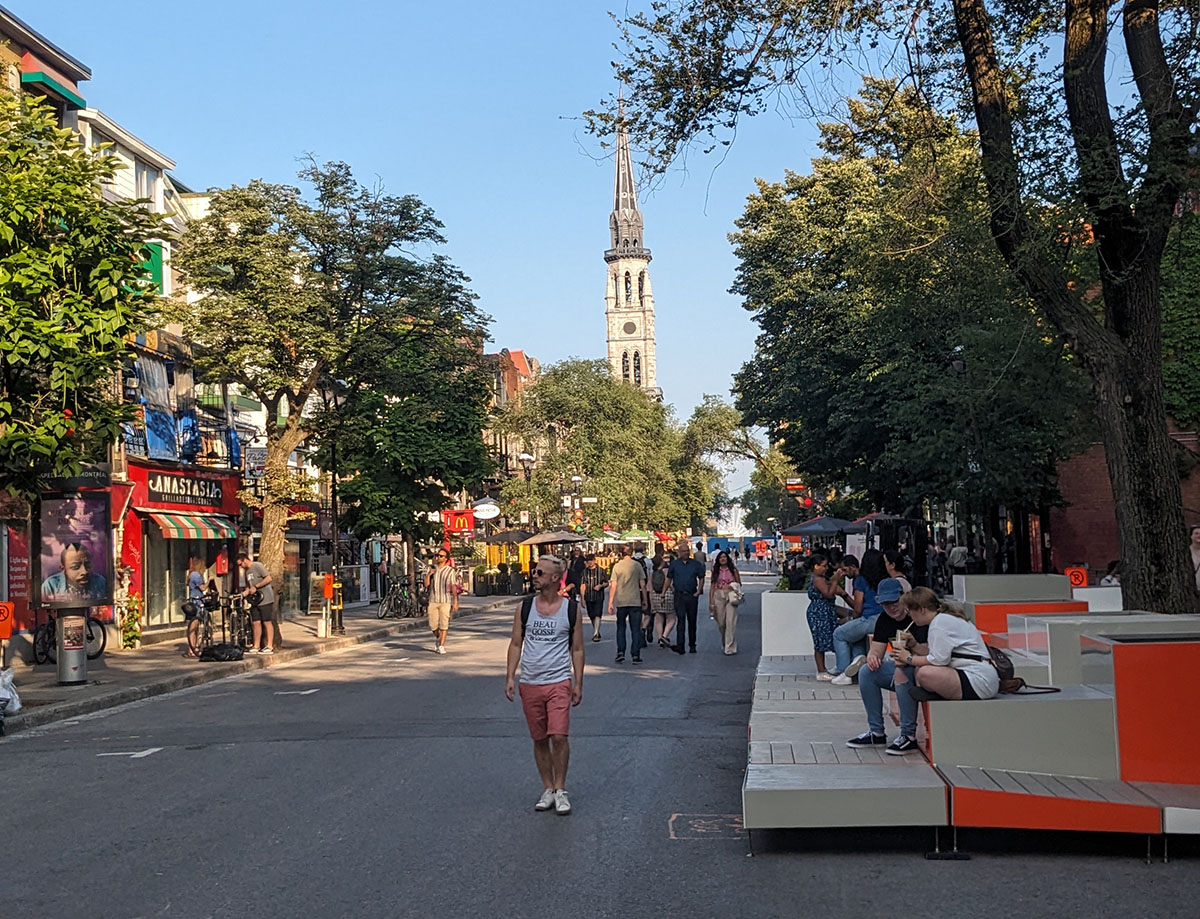 Montreal_seating on St. Denis