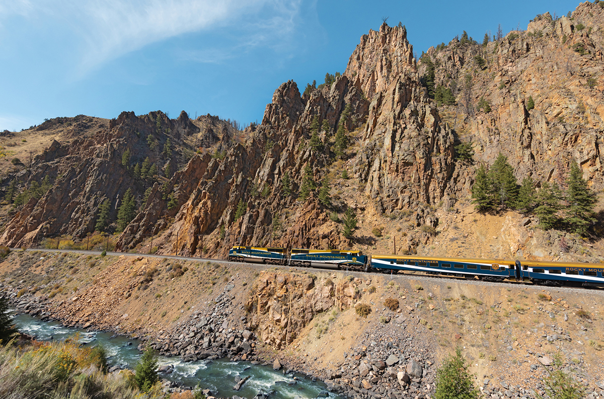 Rocky Mountaineer_RTR_Train_Exterior_Byers_Canyon