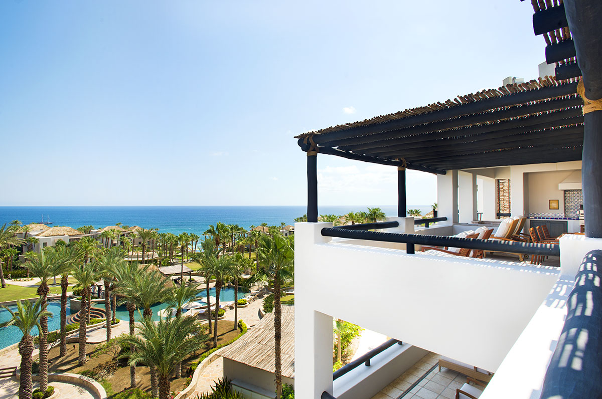 Los Cabos_Esperanza shows off the natural beauty of Los Cabos from your private balcony_Take in the swaying palms and blue waters as far as the eye can see