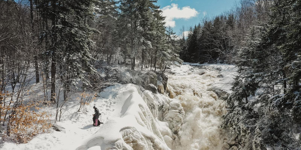 St-Lawrence-County_winter-waterfall-hike-snowshoeing